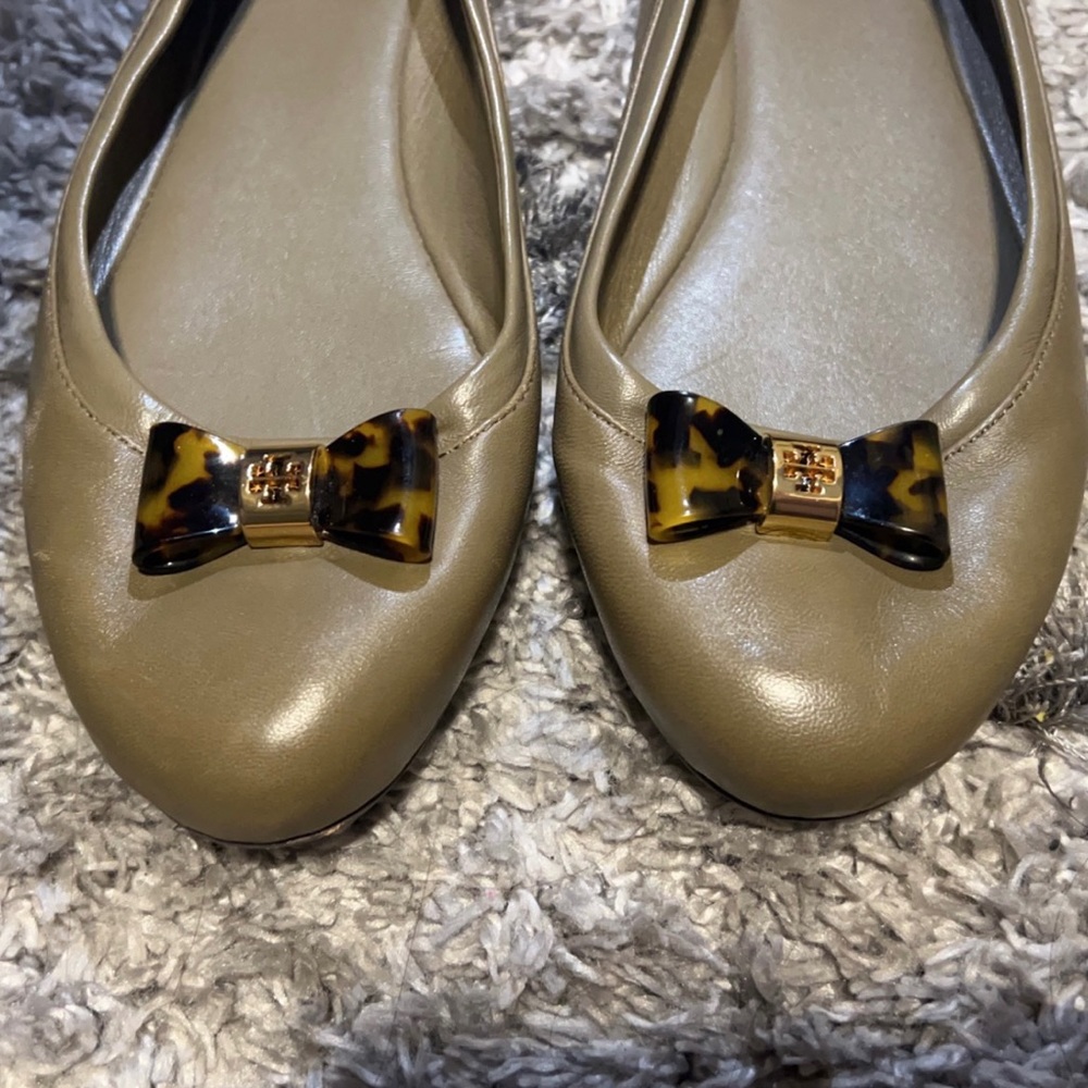 Taupe Tory Burch flats in great condition